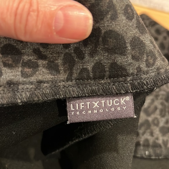 NYDJ size 20 lift tuck technology black and gray cheetah pull on pants. - Picture 4 of 4